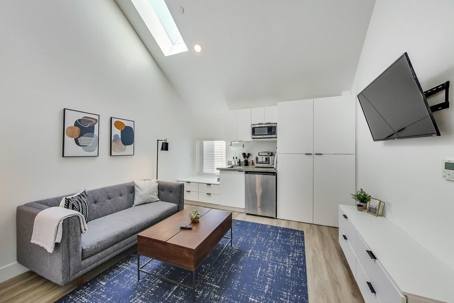 Primary Photo - Artthaus Linden: New Luxury Apartment! 1 m...