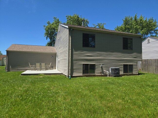 Foto del edificio - 235 Meadow Glen Dr