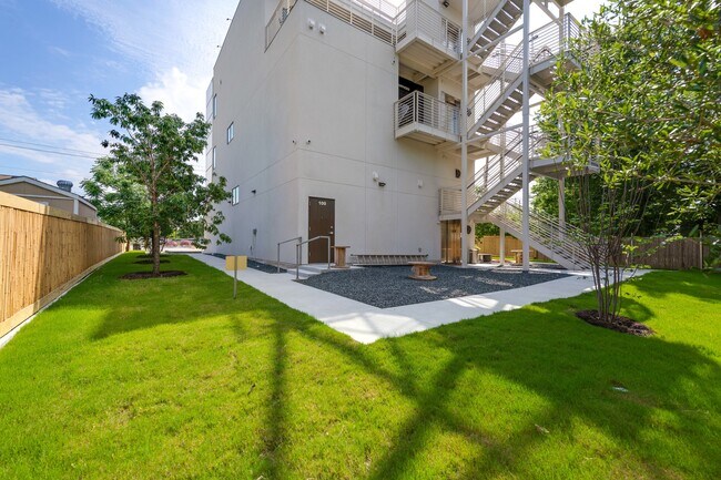 Foto del edificio - 2205 W Parmer Lane