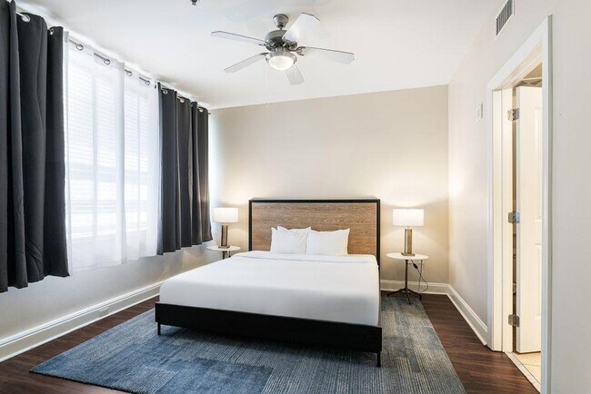 Building Photo - 925 Common St