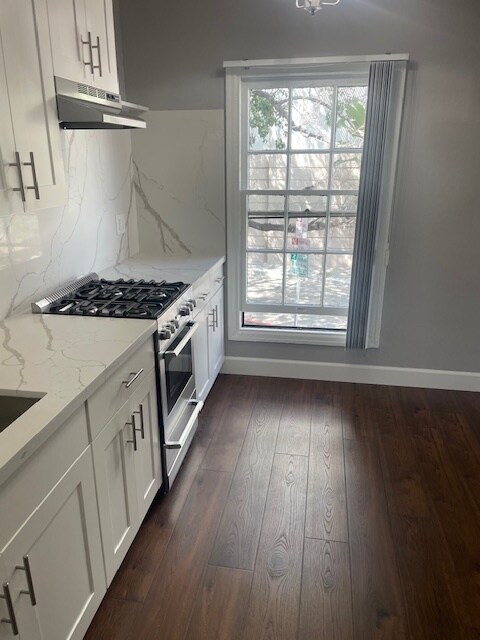 Cocina completamente nueva - 1921 Whitley Ave