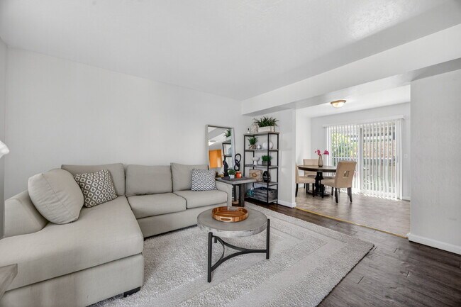 Foto del edificio - Remodeled 2-Bedroom Gem Near Sac City College
