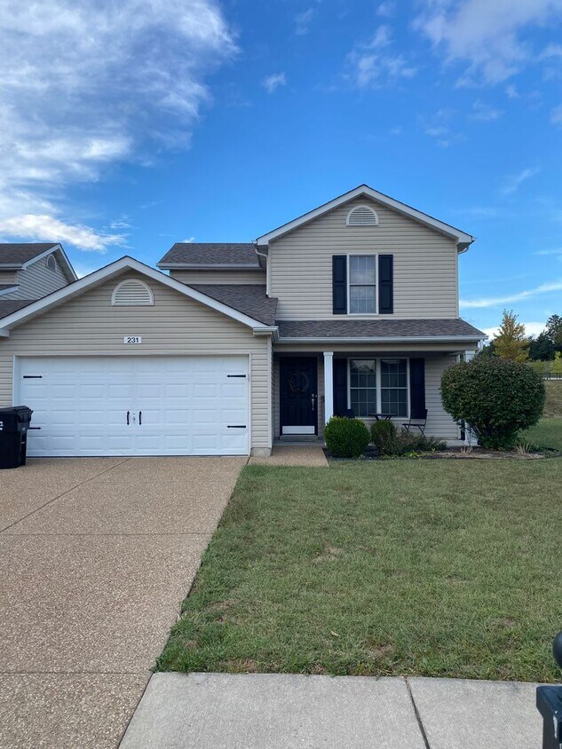 Foto principal - Renovated Townhome in desirable Wentzville...