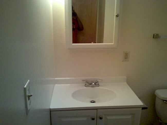 Building Photo - 4647 Hilton Ave