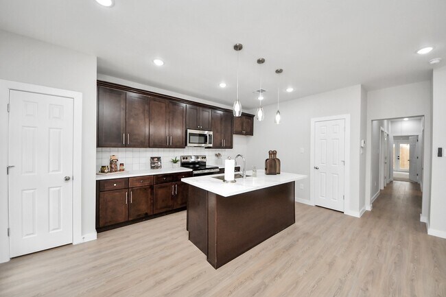 Foto del edificio - 5205 Kenilwood Dr