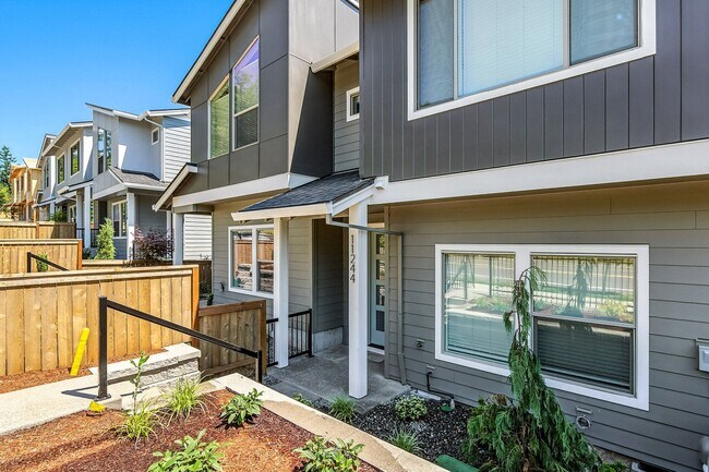 Foto del edificio - Brand New Townhome in Pleasant Valley Vill...