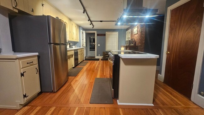 Building Photo - 517 Salmon Falls Rd