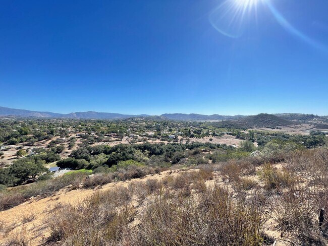 Building Photo - 1 Bed 1 Bath, 882 sqft, Valley Center Cottage