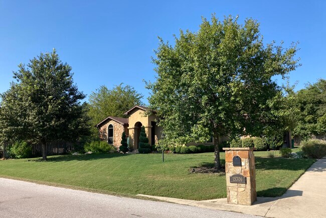 Foto del edificio - 15306 Bowling Ln