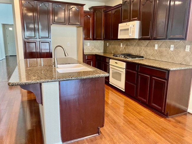Photo - 3600 Silverwood Rd House