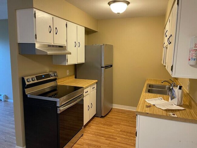 Foto del edificio - Great 2 Bed 1.5 Bath Condo by Foothills Mall!