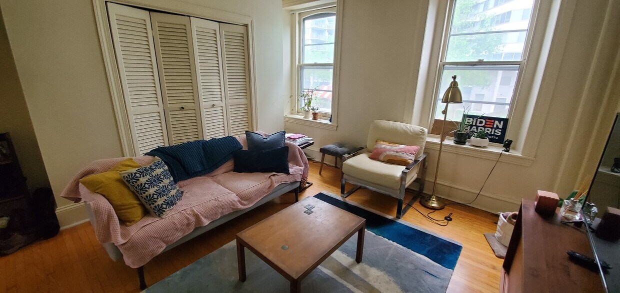 Primary Photo - 2433 Fairmount Ave