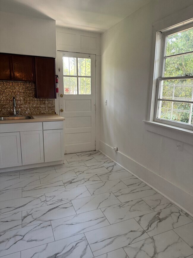 Foto del edificio - 934 Lowerline St