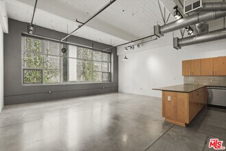 Building Photo - 1130 Flower St
