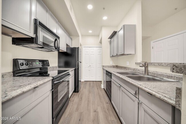 Foto del edificio - 9820 N Central Ave