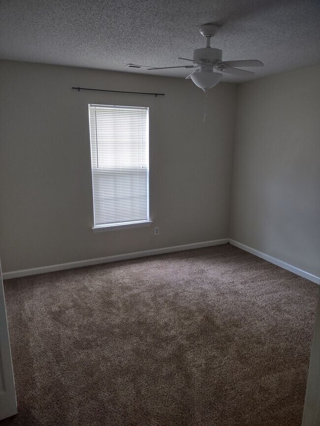 Foto del edificio - End Unit Townhome