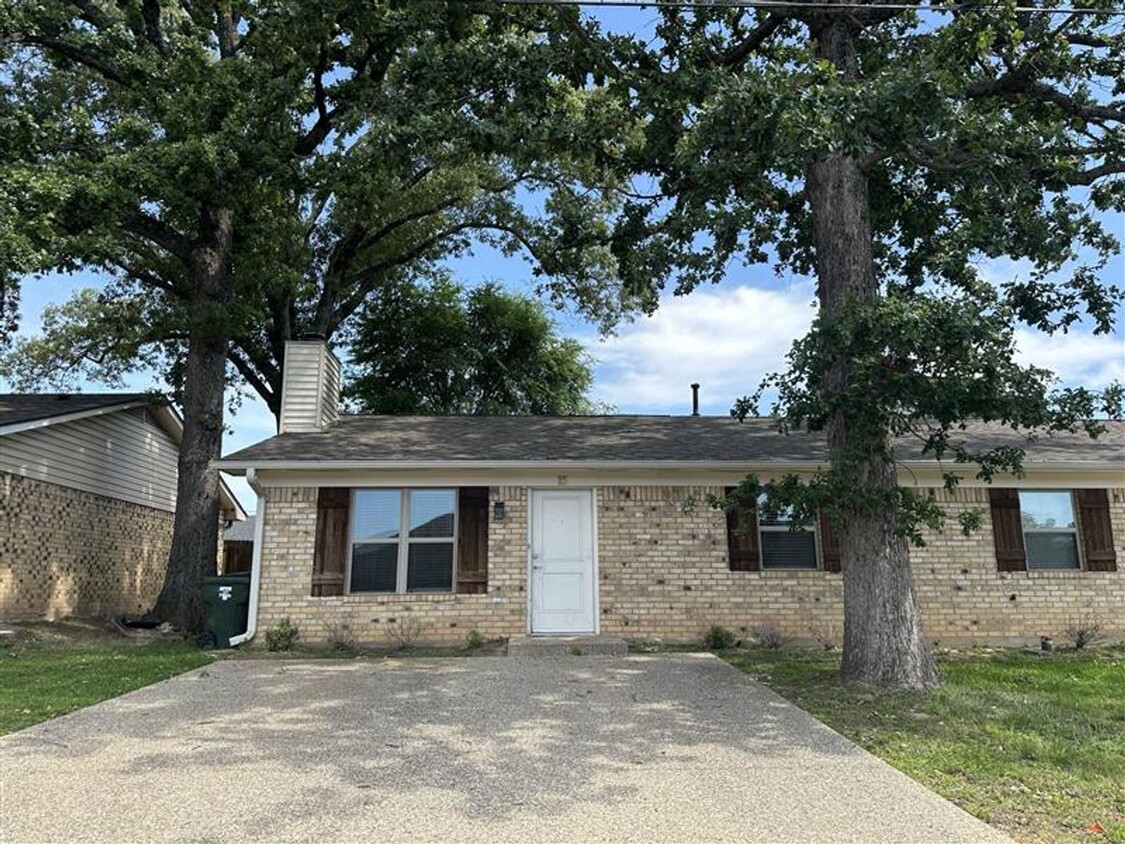 Primary Photo - 8320 Cambridge Rd