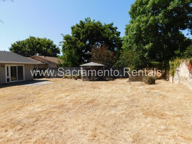 Building Photo - Updated Antelope 3bd/2ba Home with 2 Car G...