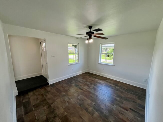 Foto del edificio - 113 Tinsley Dr