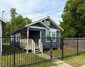 Building Photo - 3411 Providence St