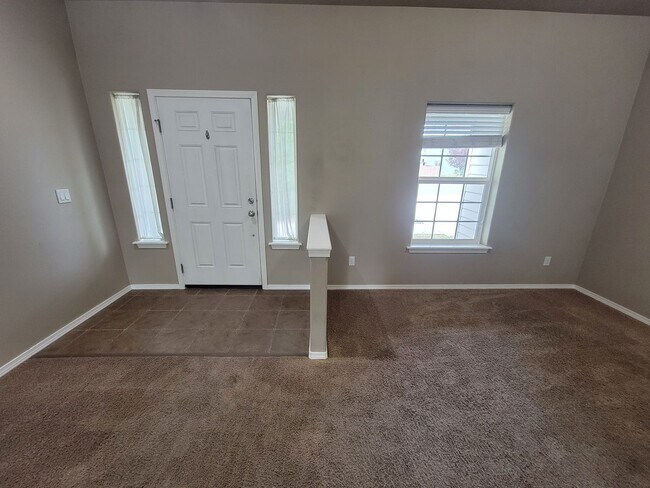 Building Photo - Charming Home on Richland– Fenced Yard, Fi...