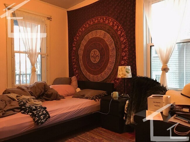 Building Photo - HOT ALLSTON LISTING!!!!