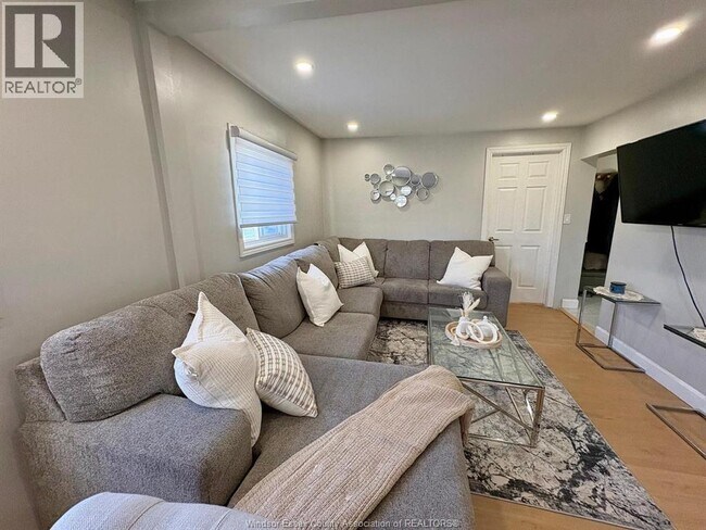 Building Photo - 1364 McKay Ave