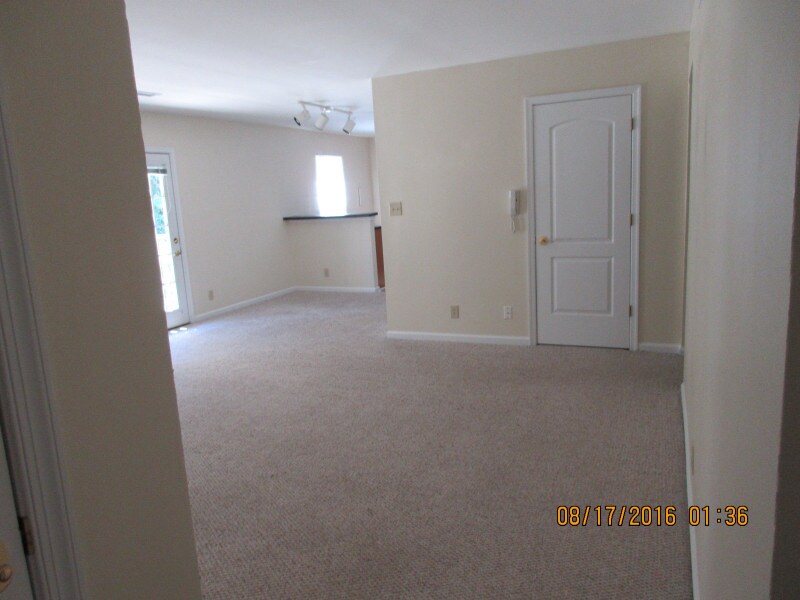 Primary Photo - 1221 Villa Ln