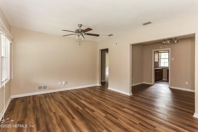 Foto del edificio - 3114 N 3rd St Cir