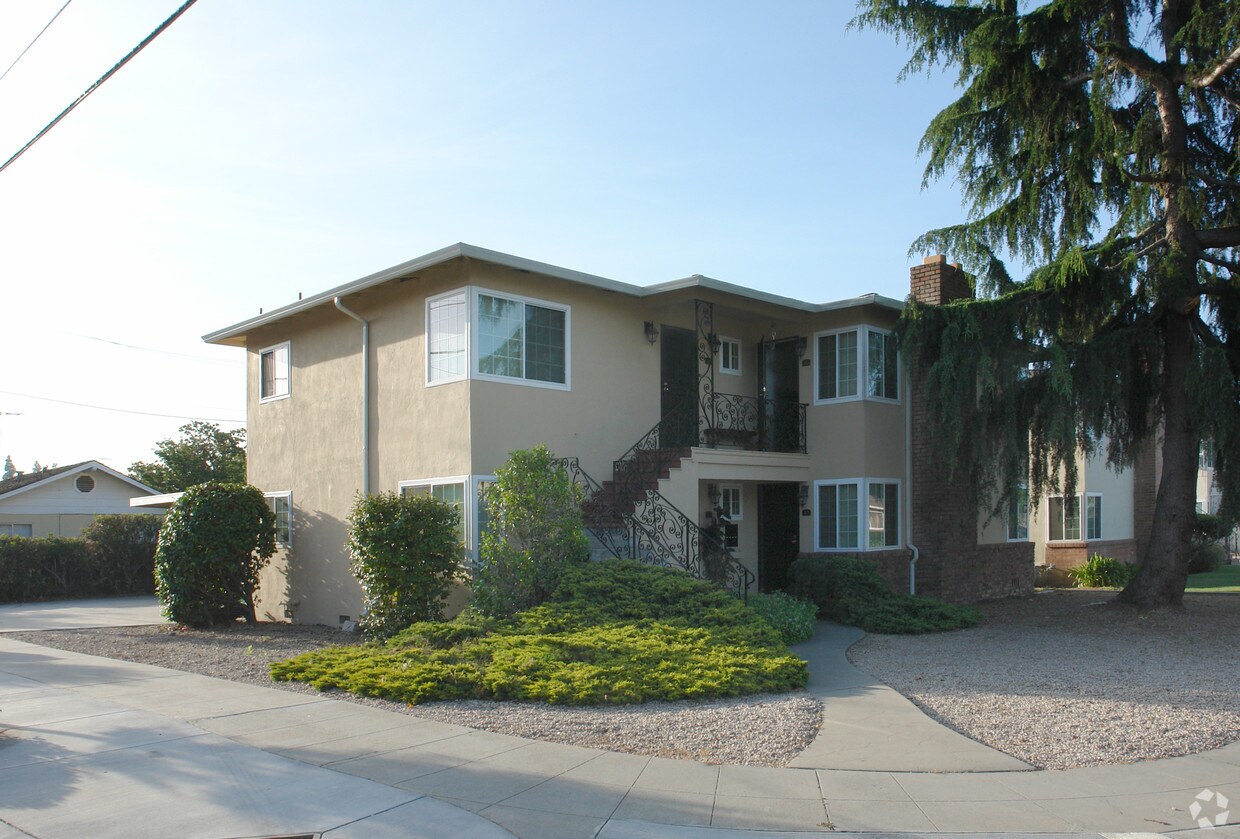 Primary Photo - 492 Dover Way