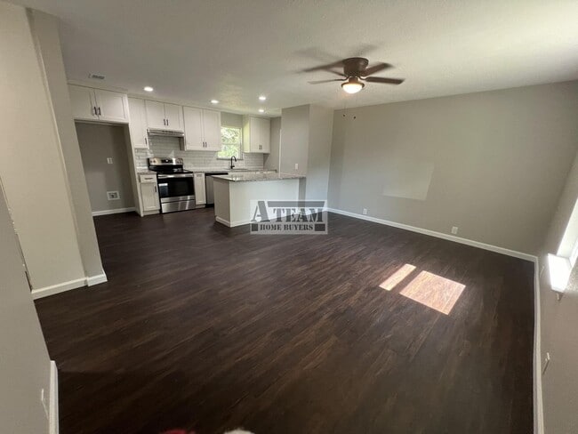 Building Photo - Beautiful 2 Bedroom 1 Bathroom for rent in...