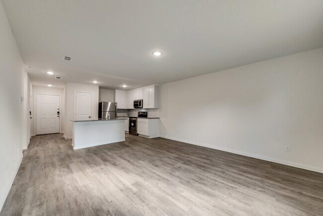Building Photo - 533 Dunbar Ave
