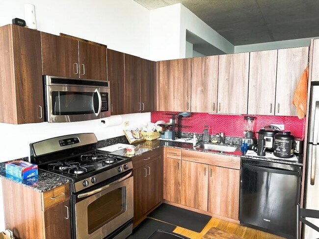 Building Photo - 235 W Van Buren St