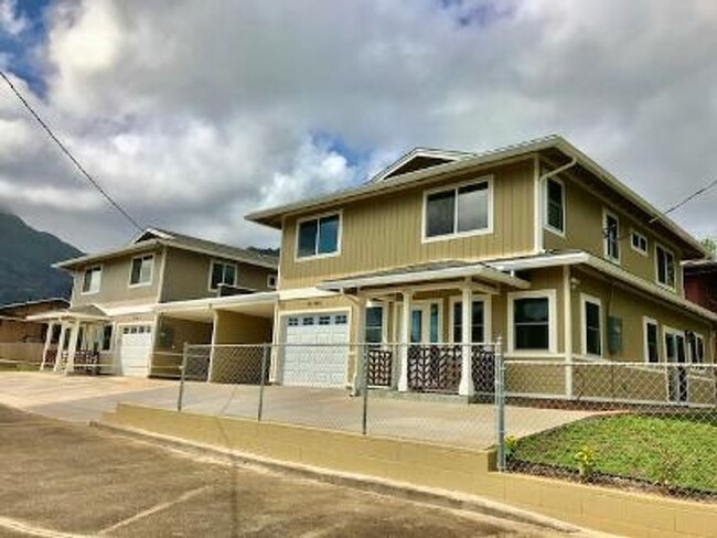Building Photo - 5 bedroom 3.5 bath custom built home in Ka...