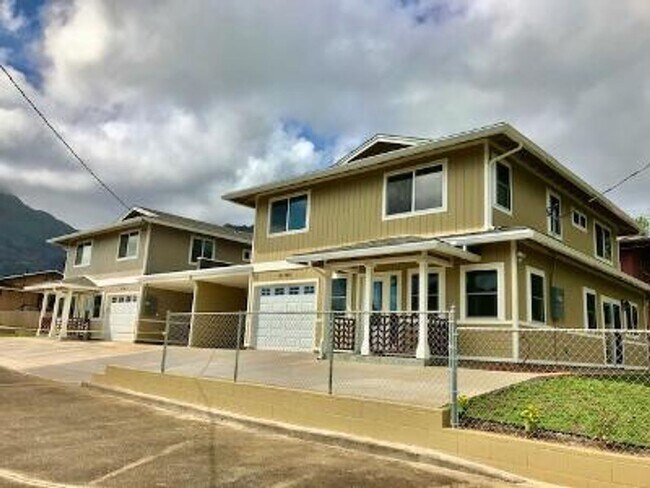 Foto del edificio - 5 bedroom 3.5 bath custom built home in Ka...