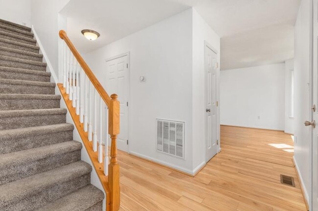 Building Photo - 395 Stonewall St