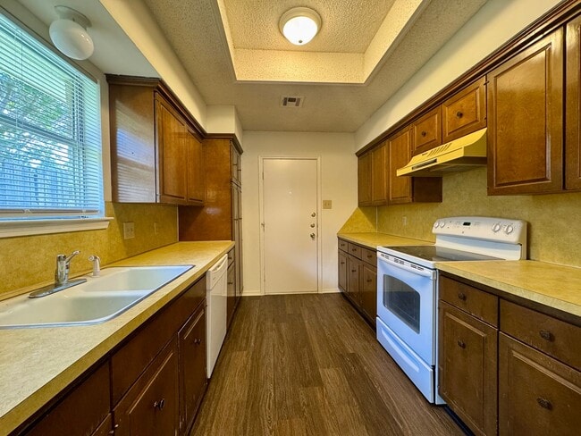 Building Photo - Duplex