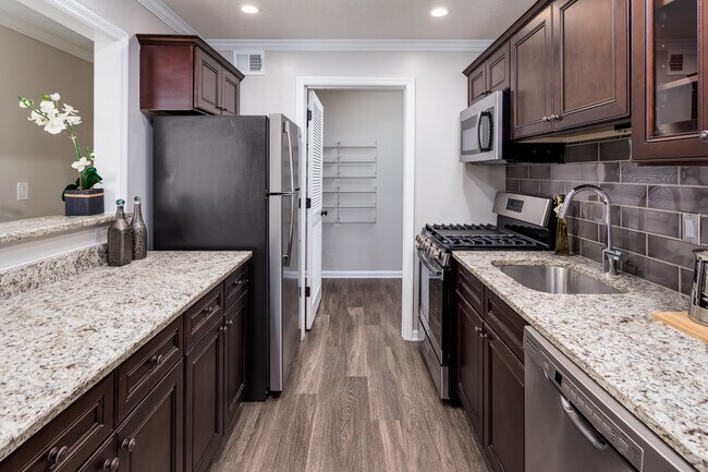 Calibre Springs Berkeley Deluxe 970 sq. ft. Floorplan - Calibre Springs