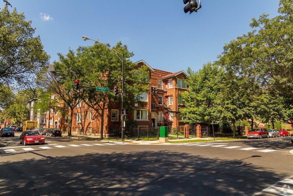 4400 N Magnolia Avenue - Wolcott Apartments