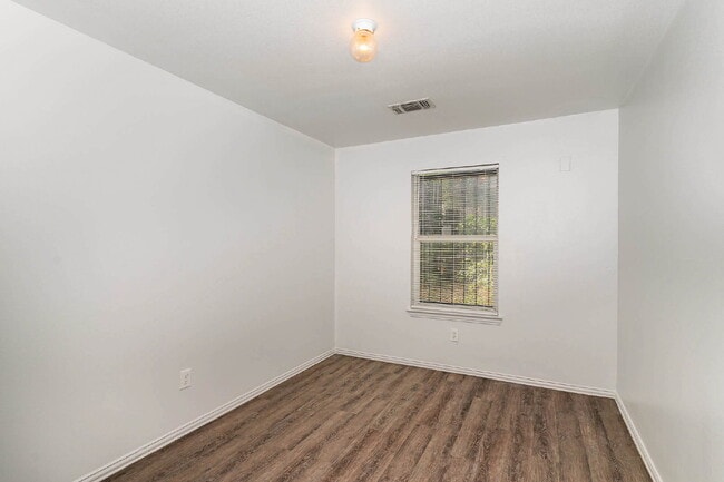 Foto del edificio - Comfort and Convenience of 3BD/2BA Duplex in Fort Worth!