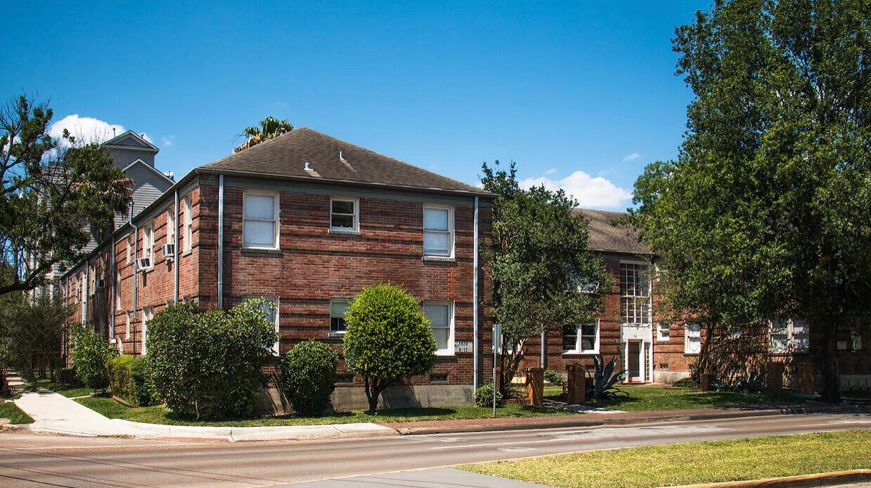 Primary Photo - 4215 McDuffie St