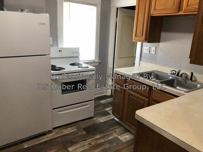 Building Photo - 511 S Hosmer St