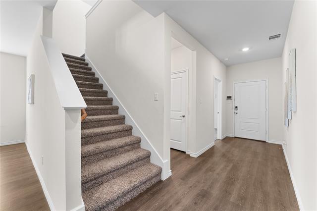 Building Photo - 706 Willow View Way
