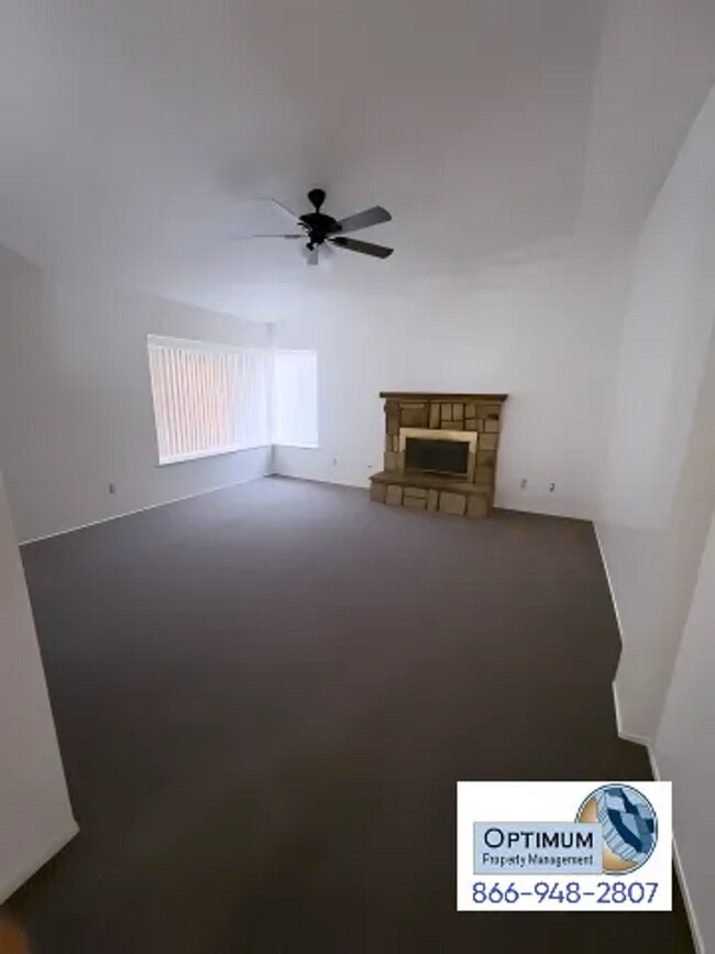 Foto del edificio - Spacious 4 Bedroom, 2 Bathroom Home in Central Victorville