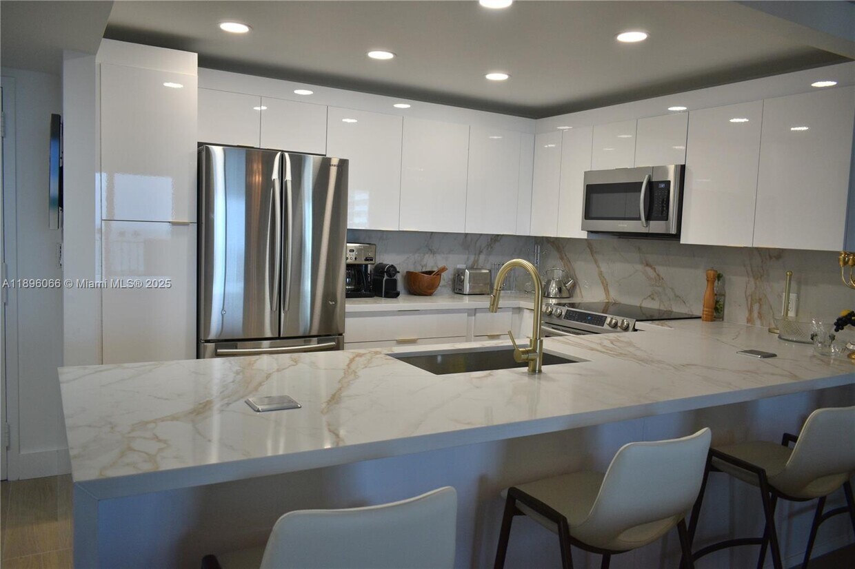 Foto principal - 1865 S Ocean Dr