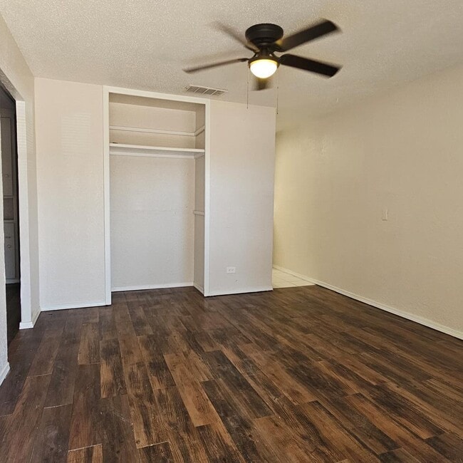 Foto del edificio - 3204 W Kansas Ave