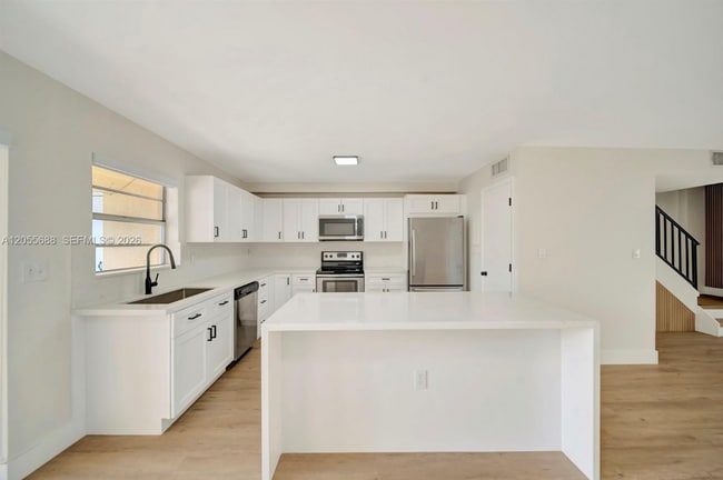 Building Photo - 8769 SW 137th Ave