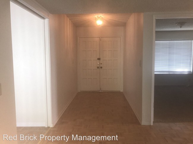 Building Photo - 677 Northwood Dr