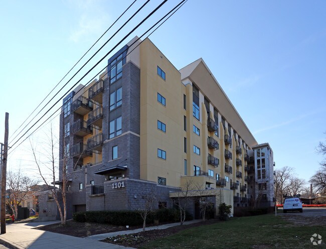 Foto principal - 1101 18th Ave Condominiums