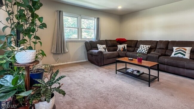 Building Photo - 106 6th Ave